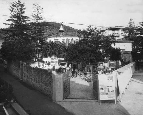 Il "Mercatino dell'Arte" nel centro di Massarosa (fotografia del 1977)
