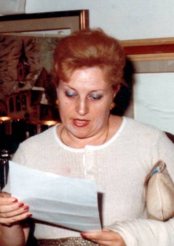 Alberta Rossana Bianchi recita una sua poesia (fotografia degli anni '80)